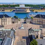 Stylish 4 Bedroom In Cph