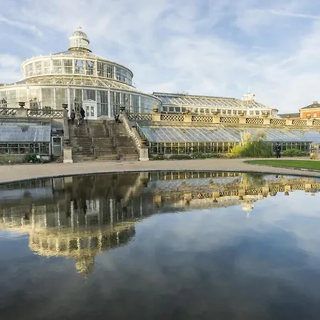 Stylish 4 Bedroom In Cph Lägenhet