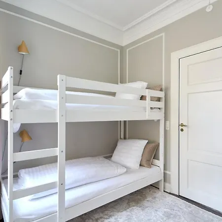 Stylish 4 Bedroom In Cph דירה *