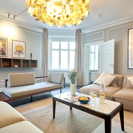 Stylish 4 Bedroom In Cph Lägenhet