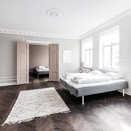 Stylish 4 Bedroom In Cph Copenhaga