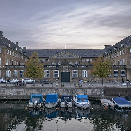 Stylish 4 Bedroom In Cph Διαμέρισμα *