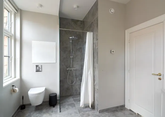 Stylish 4 Bedroom In Cph