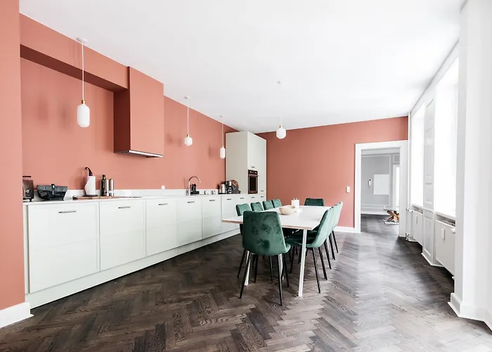 Апартаменты Stylish 4 Bedroom In Cph *