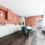 Апартаменты Stylish 4 Bedroom In Cph *