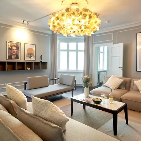 Stylish 4 Bedroom In Cph